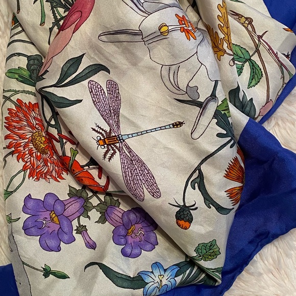 EUC Vintage GUCCI silk scarf RARE floral design - Picture 3 of 4